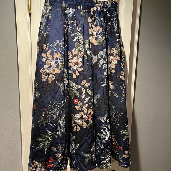 NWT Abaadlw Navy Blue Floral Skirt sz M - Picture 7 of 8